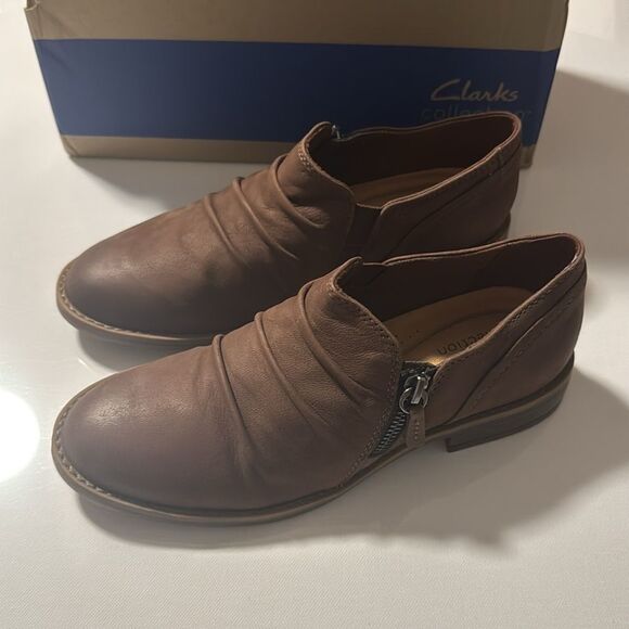 Clarks Loafers Womens 7 Brown Leather Zipper Camzin - Picture 1 of 5
